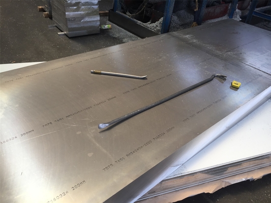 Ein guter Preis. Aluminiumfolie Roll Prime Hersteller 0,2 mm 0,3 mm 0,4 mm Dicke Aluminiumspulen 3003 Aluminiumplatte mit hoher Qualität Online